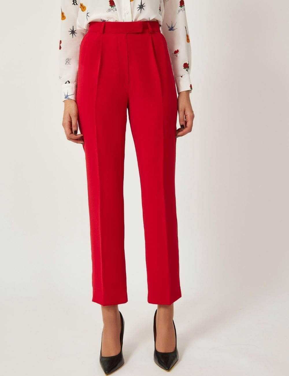 Pantalon droit rouge avec plis