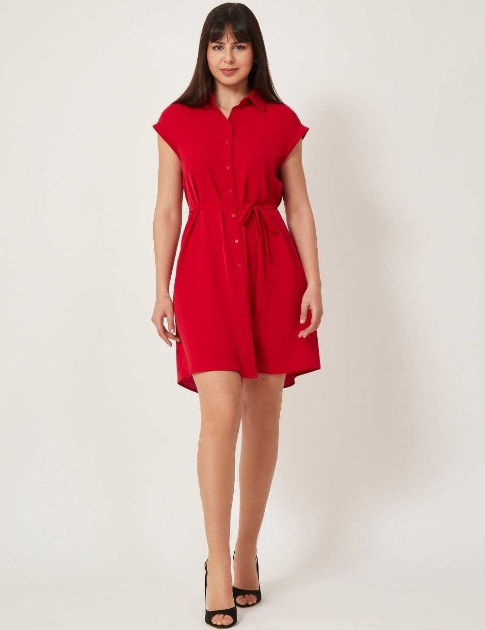 Robe chemise rouge avec ceinture