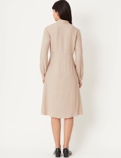 Robe mi-longue beige en viscose avec nœud