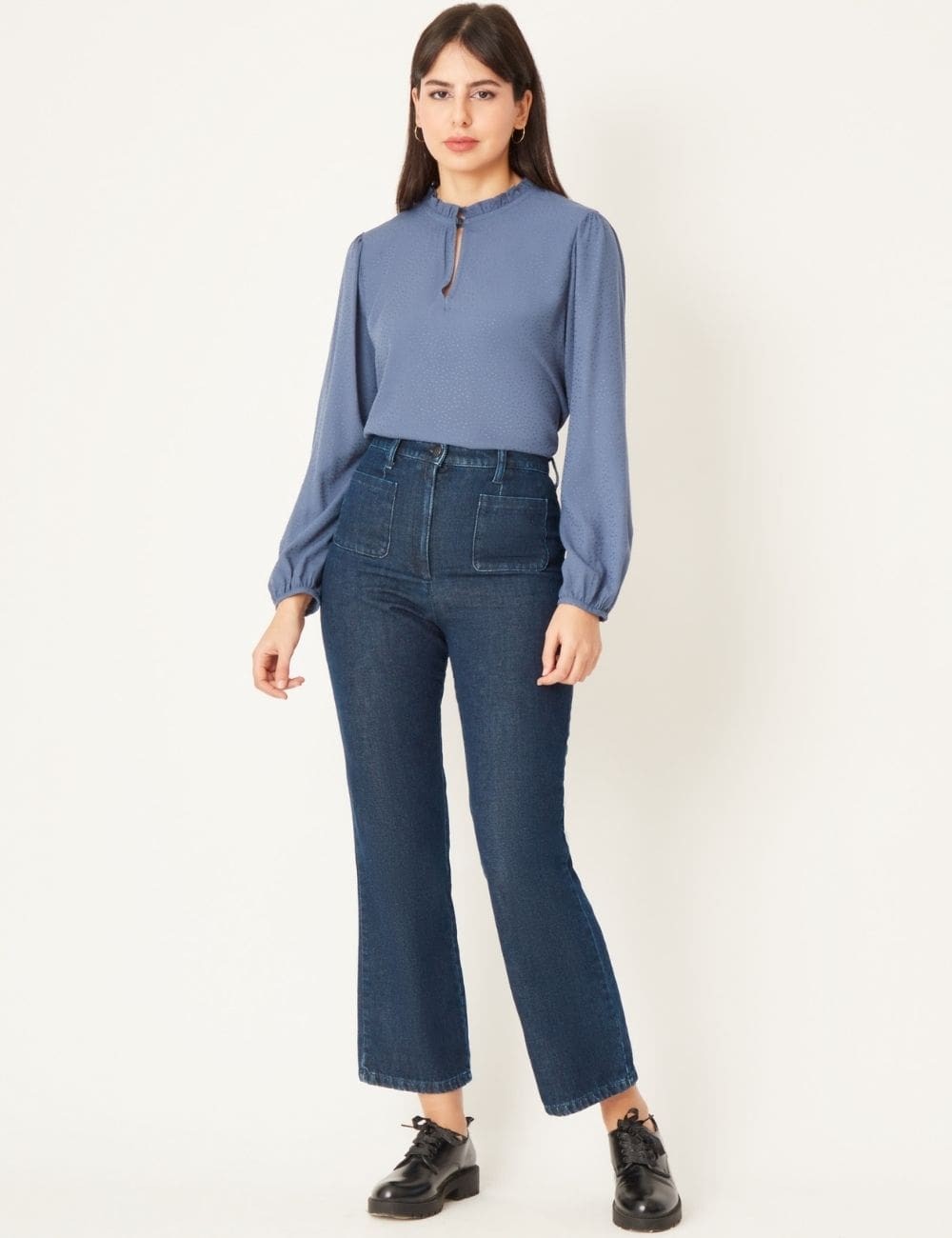 Blouse en viscose bleue à col volanté