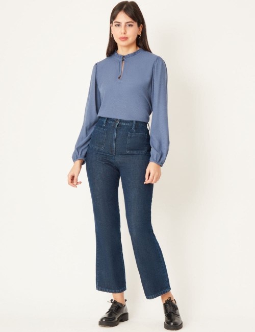 Blouse en viscose bleue à col volanté