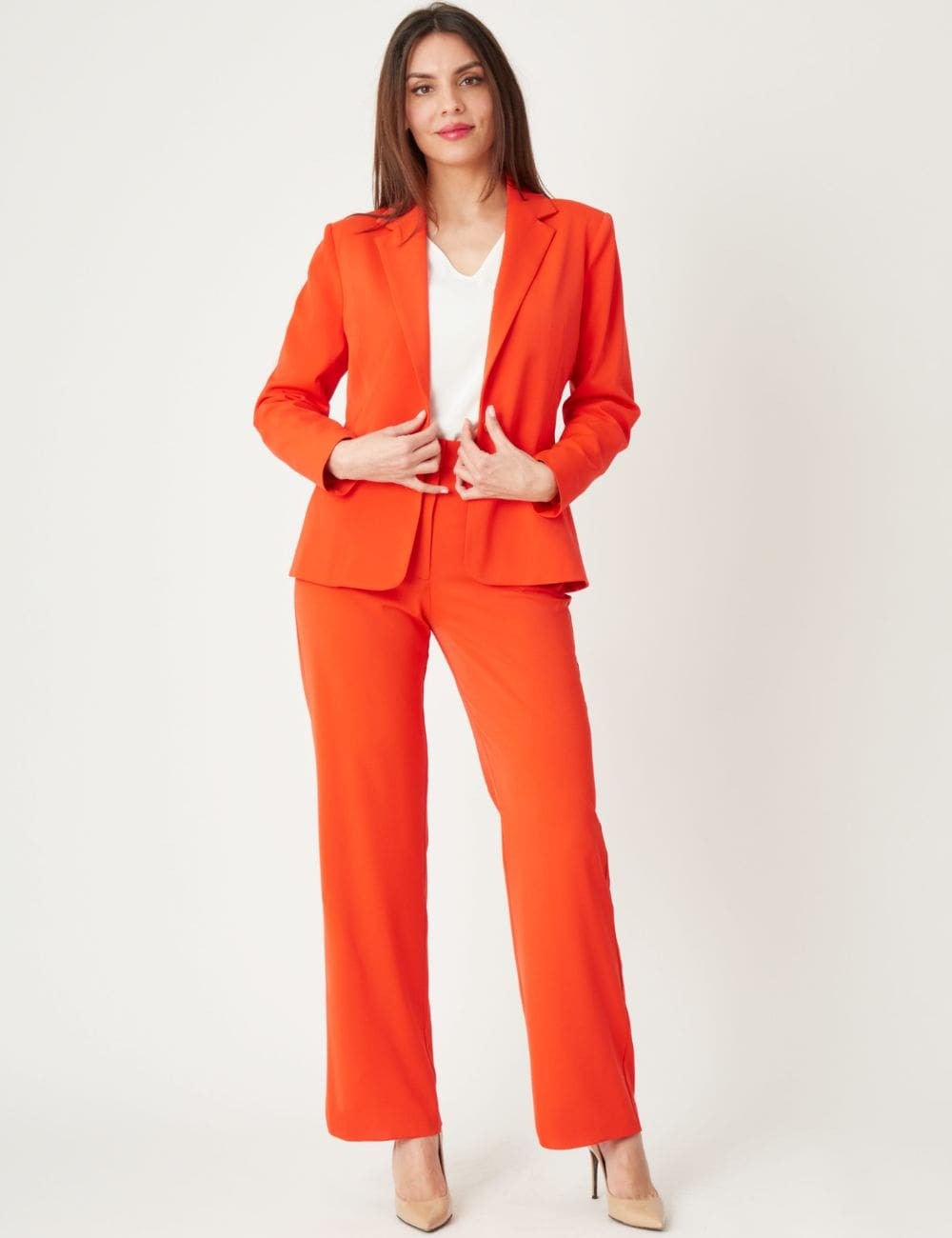 Veste orange avec un décolleté en V