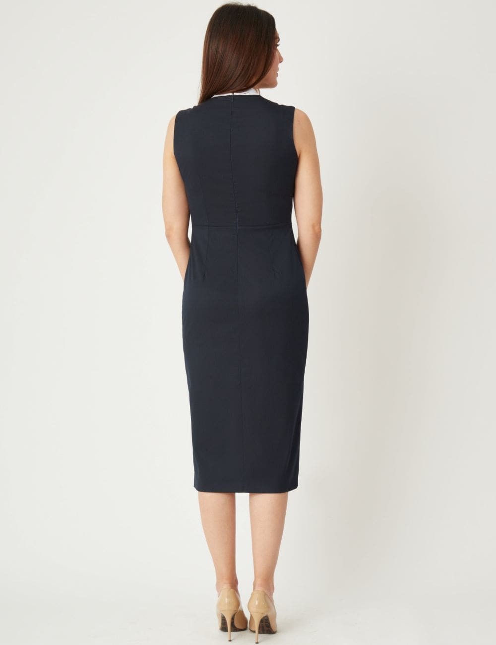 Robe droite avec détail de bande encolure
