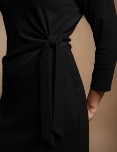 Robe midi noire avec un nœud