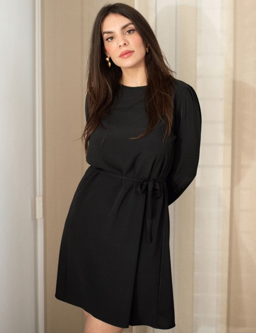 Robe courte avec cœur au poignet